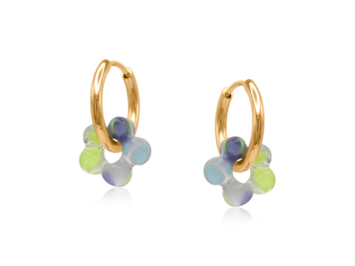 CHARLOTTE RESIN FLOWER HUGGIE PETITE EARRINGS