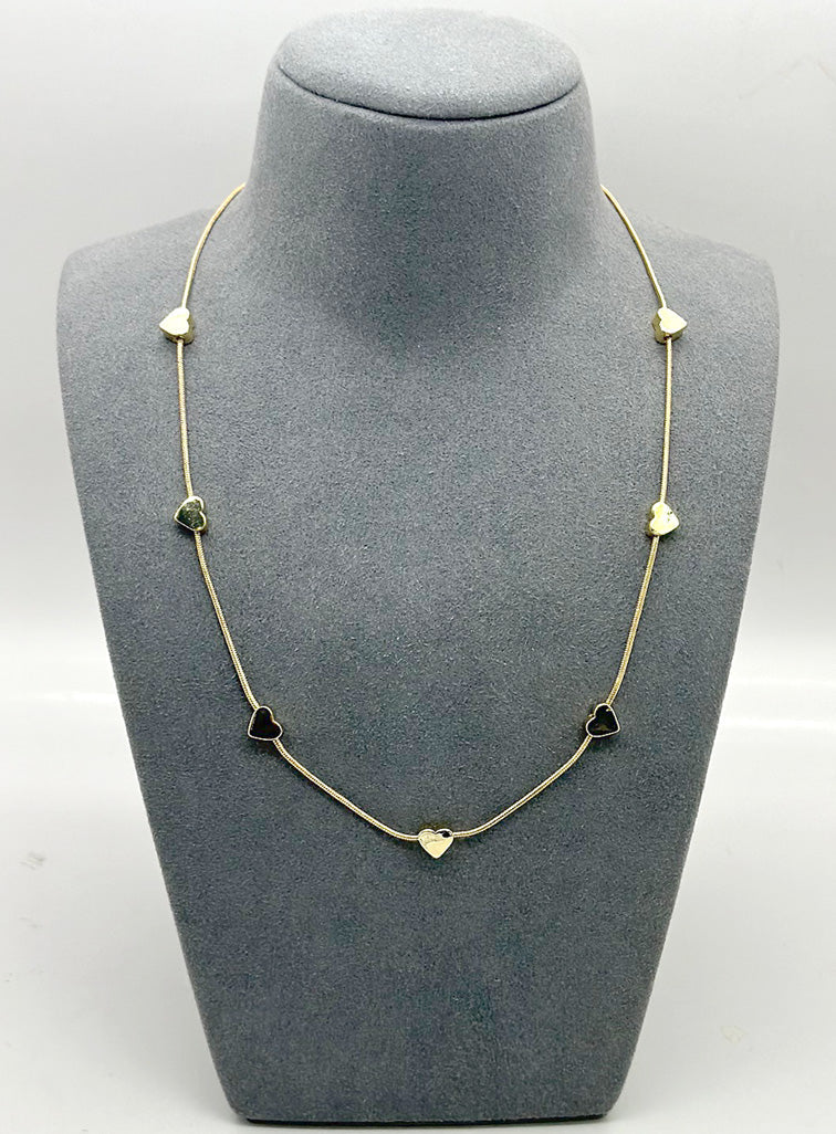 Short snake chain necklace with hearts