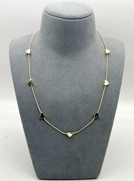 Short snake chain necklace with hearts
