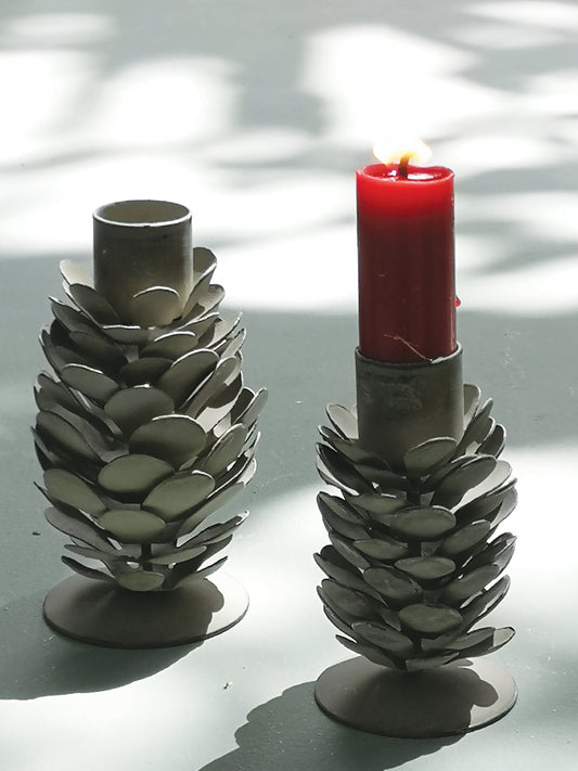 Fir-cone antique rust Candle holder